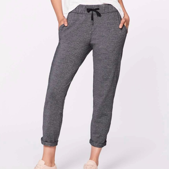 Lululemon On The Fly - Picture 1 of 7